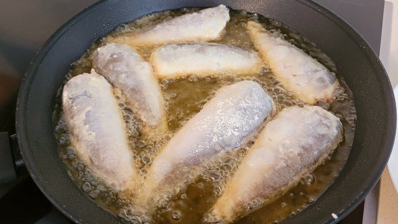 Господині розповіли, куди найкраще зливати залишки жирної олії зі сковороди