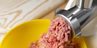 Господині розповіли, що не варто додавати у фарш для кращого смаку