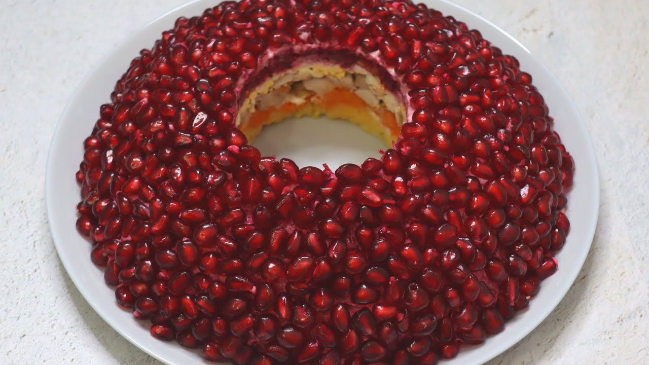 Кулінари поділилися рецептом дуже смачного салату Гранатовий браслет