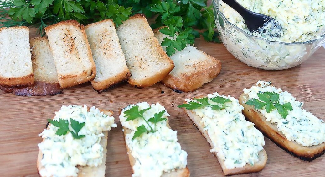 Куми на порозі, а я за 10 хвилин роблю шикарну намазку з 2 плавлених сирків: розлітається зі столу як ікра 