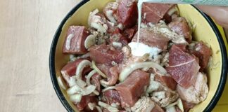 Кулінари розповіли, як приготувати смачну свинину за 30 хв з простим маринадом