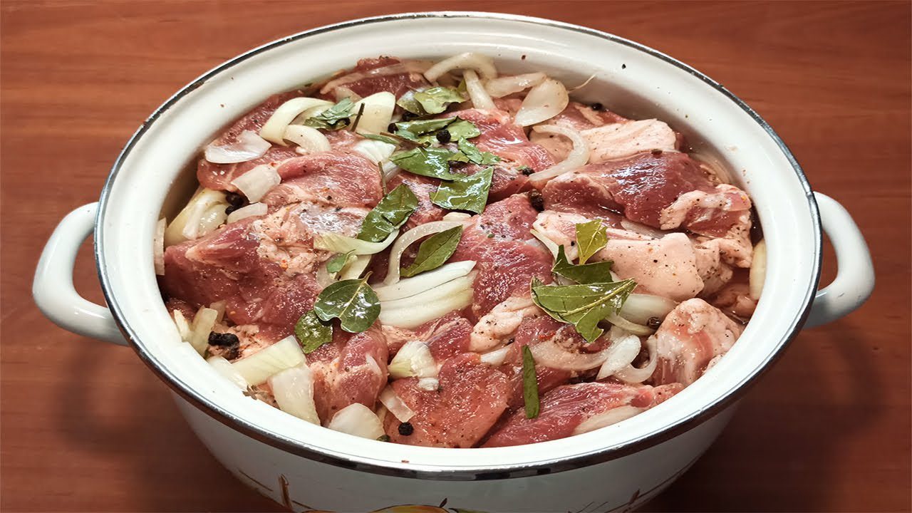 Кулінари розповіли, як приготувати смачну свинину за 30 хв з простим маринадом