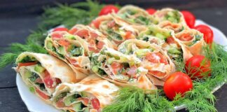 Кулінари розповіли, як приготувати рулет з лаваша з червоною рибою