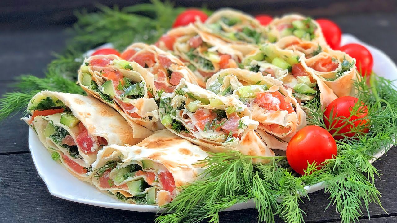 Кулінари розповіли, як приготувати рулет з лаваша з червоною рибою