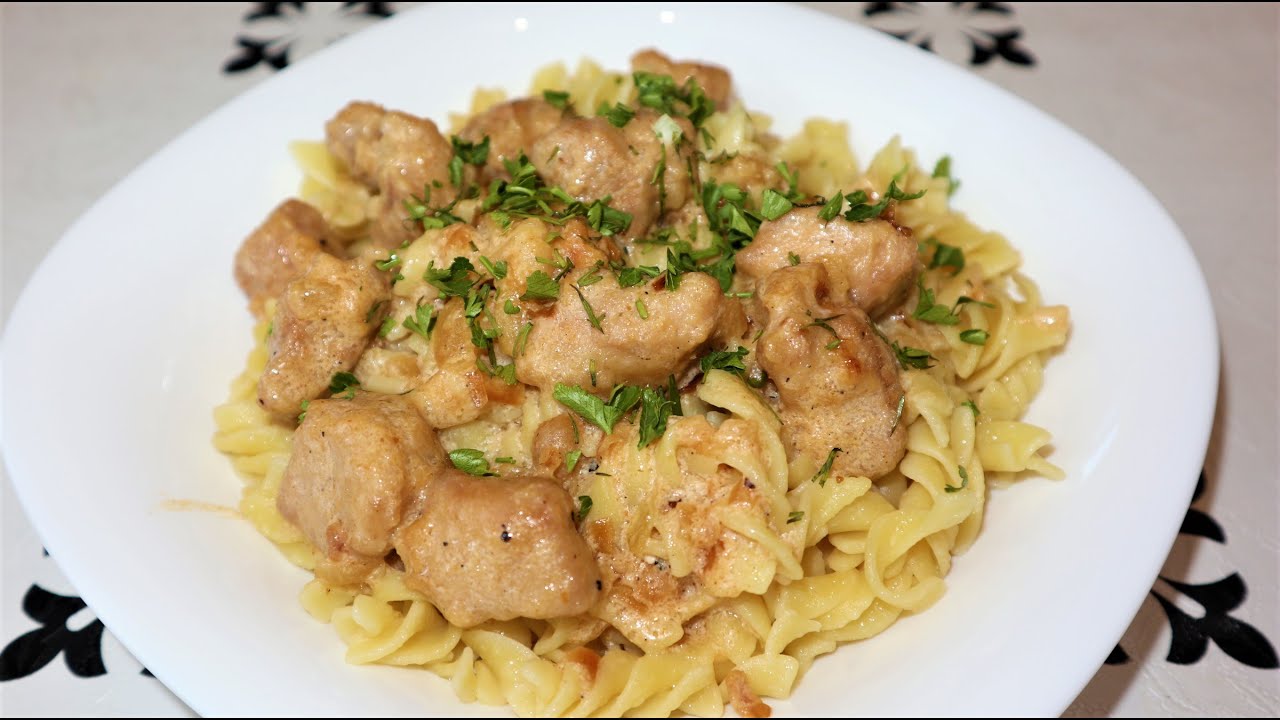 Кулінари розповіли, як приготувати свинину, тушковану в сметані