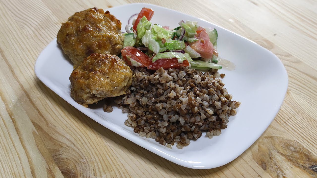 Кулінари розповіли, як приготувати соковиті курячі котлети з кисломолочним сиром