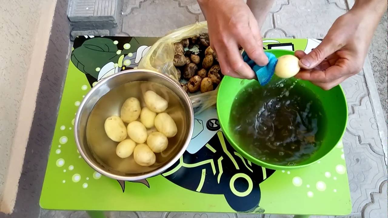 Господині розповіли, як швидко чистити картоплю без овочечистки та ножа