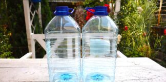 Городники назвали 4 способи застосування пластикових пляшок на дачній ділянці