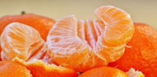 Господині розповіли, як використати мандаринові кірки мандаринів з користю