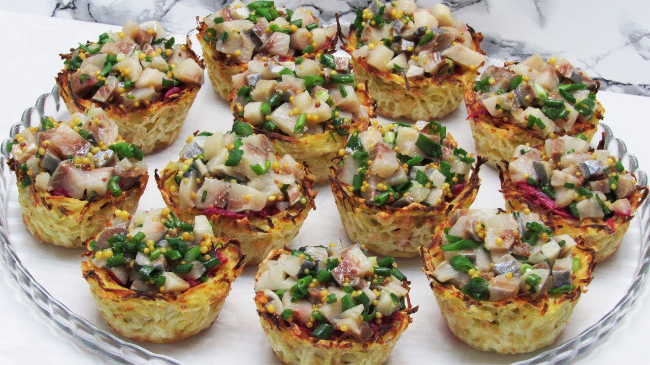 Кулінари розповіли, як приготувати картопляні кошики з оселедцем на Новий рік