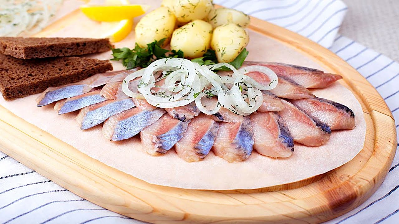 Кулінари розповіли, як у домашніх умовах приготувати оселедець пряного посолу