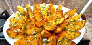 Кулінари назвали один інгредієнт, який зробить картоплю по-селянськи ідеальною