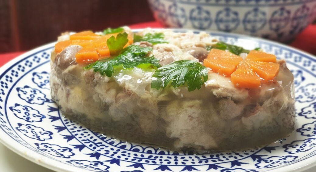 Готую холодець лише так, як мене вчила бабуся – у складі 0 свинини та яловичини: застигає вже за 4-5 годин 