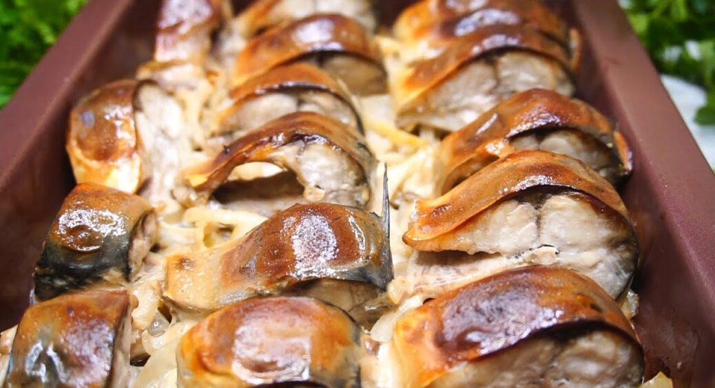 Усе м’ясо і м’ясо: на Новий рік 2026 буду готувати скумбрію – смаколик з цибулькою у дуже пікантному соусі 