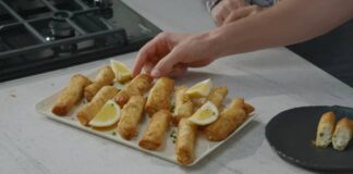 Кулінари розповіли, як приготувати дуже бюджетні крабові пиріжки на Новий рік