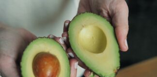 Господині розповіли, як вибрати дійсно смачне авокадо у магазині