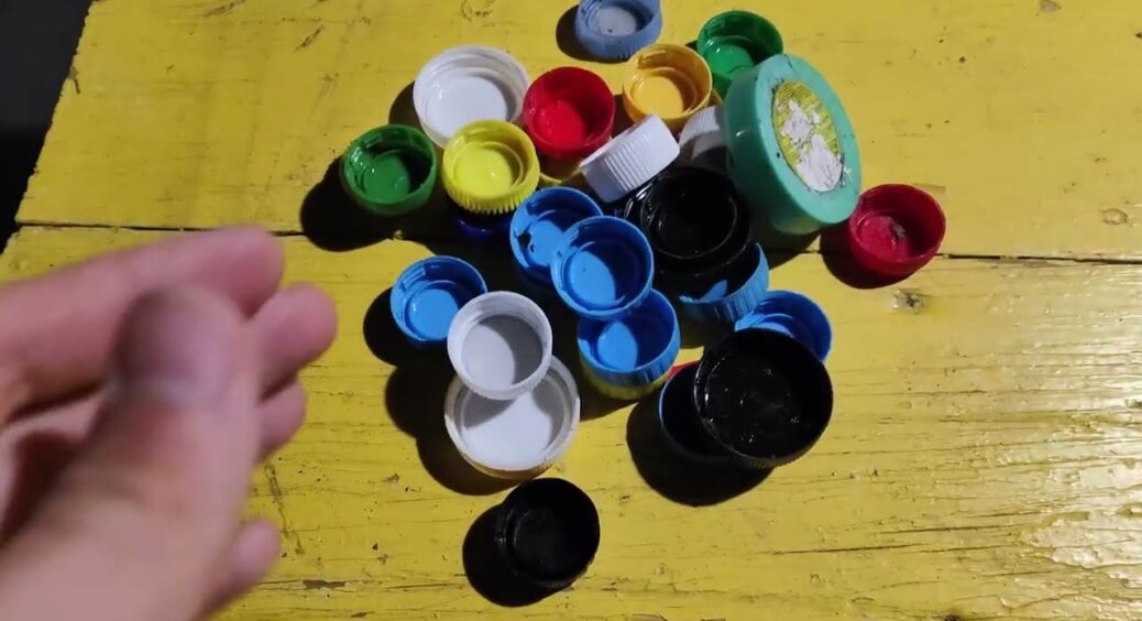 Кришки від пластикових пляшок бережу як зіницю ока – використовую їх на кухні та в побуті: 4 трюки 
