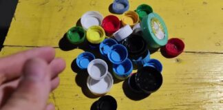 Господині розповіли, як використовувати кришки від пластикових пляшок у побуті