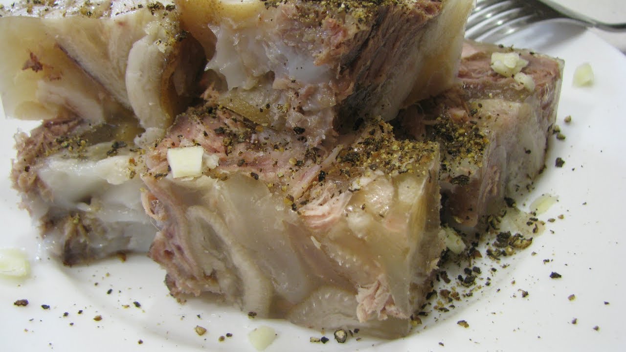 Кулінари розповіли, як приготувати холодець зі свинячих ніжок та яловичини