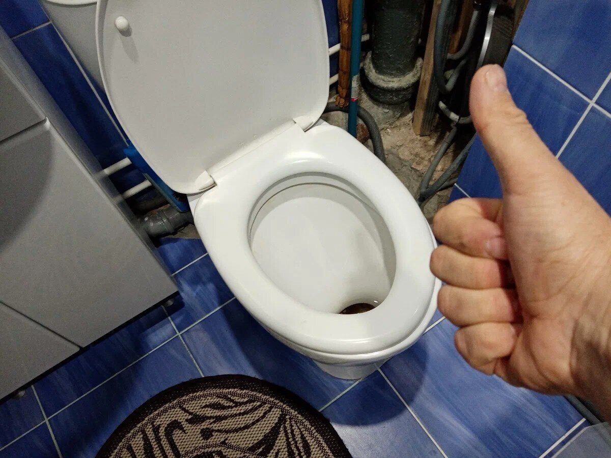 Експерти розповіли, який засіб допоможе очистити унітаз від нальоту та іржі швидко й без клопоту