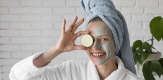 Косметологи розповіли, як власноруч зробити дієві домашні маски від набряків