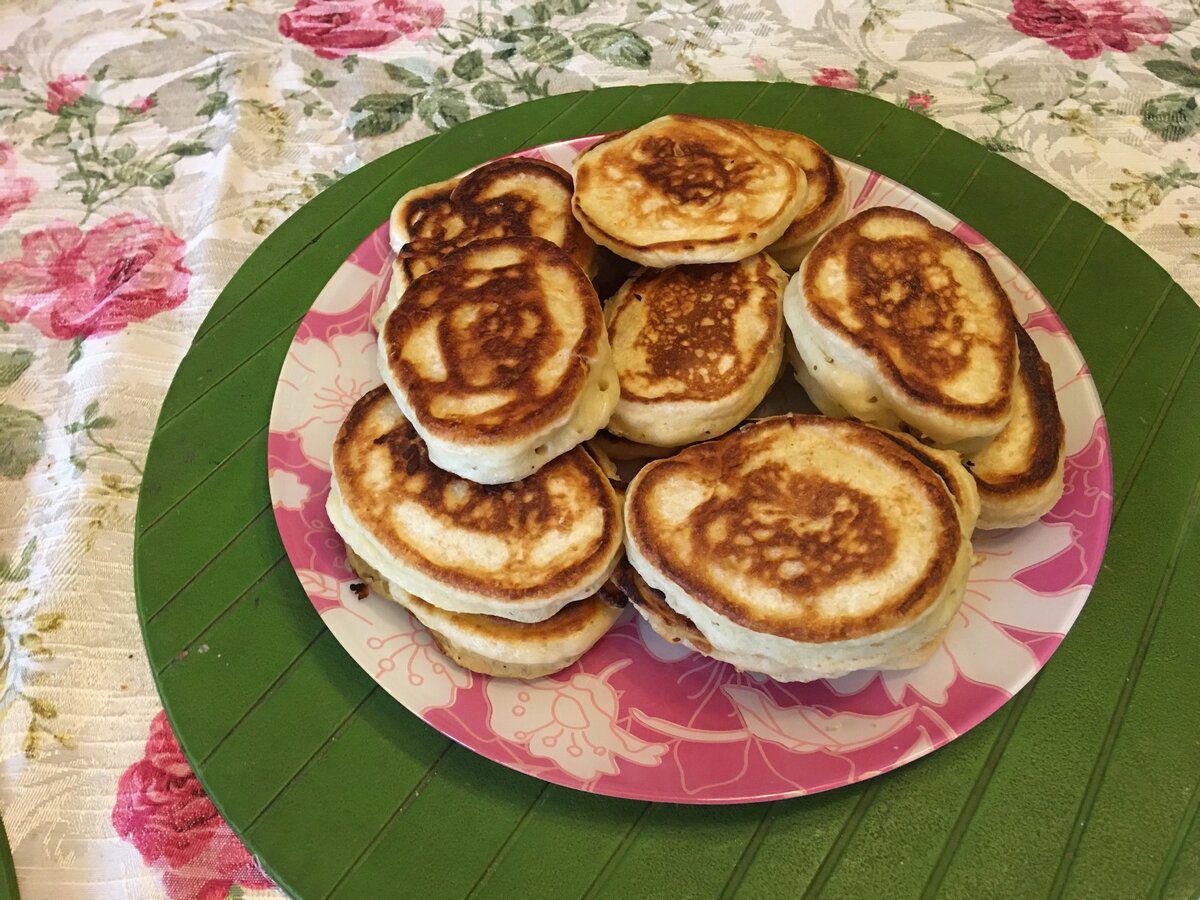 Кулінари розповіли, що додати в тісто на оладки, аби вони вийшли пишними та ніжними