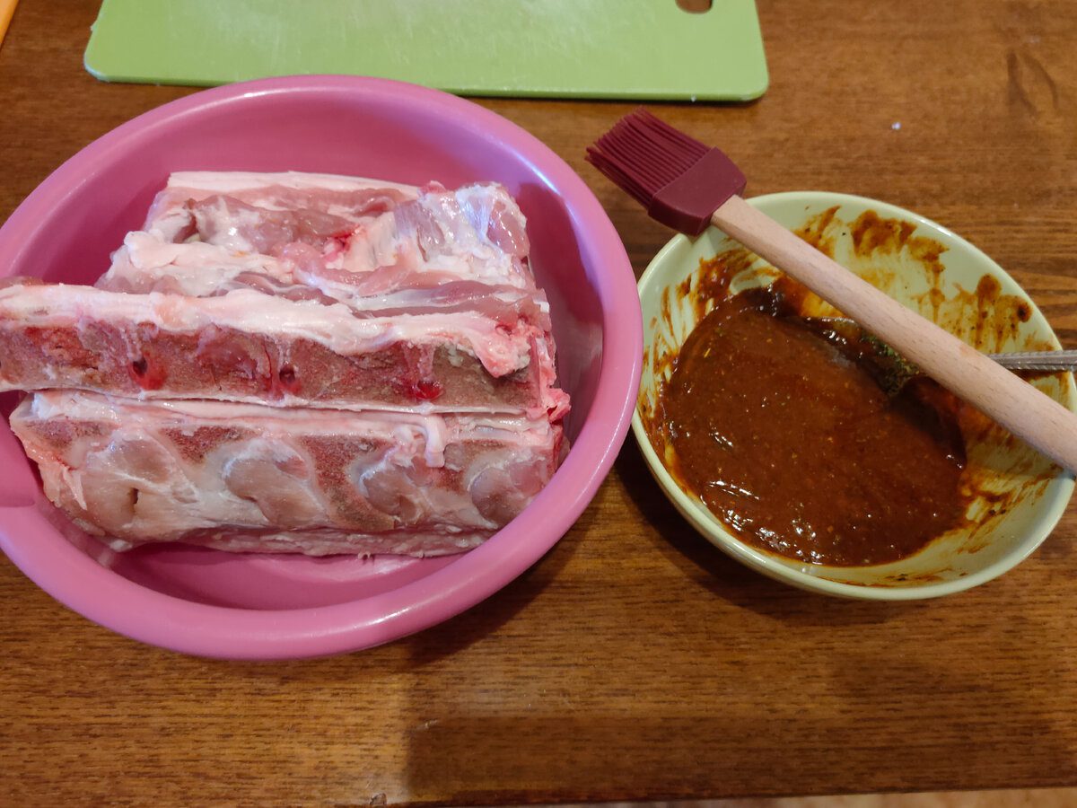 Кулінари розповіли, як приготувати смачний і соковитий маринад для свинини – корисний рецепт