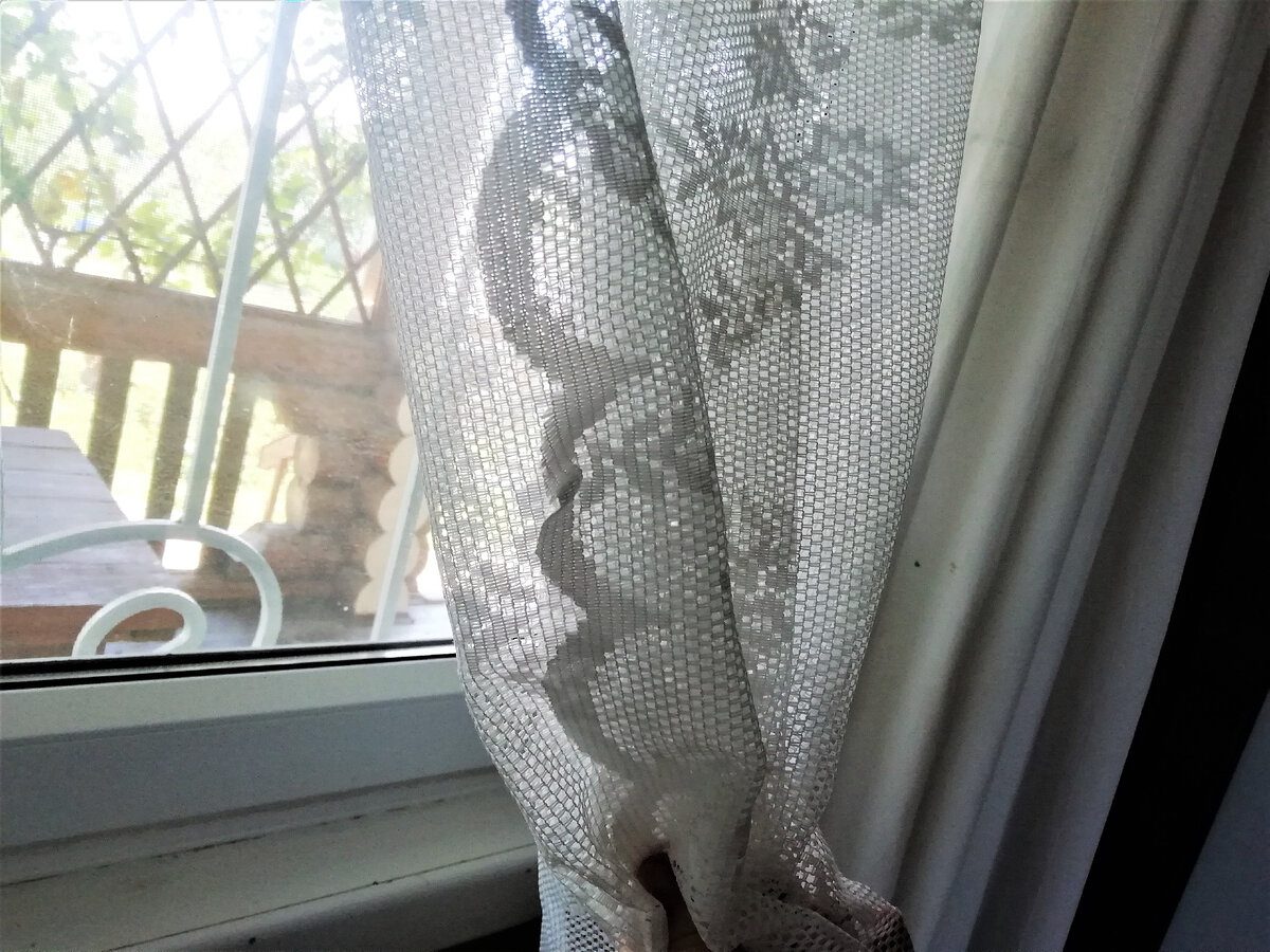 Експерти розповіли, як прати штори, аби вони довго не припадали пилом і не вбирали запахи