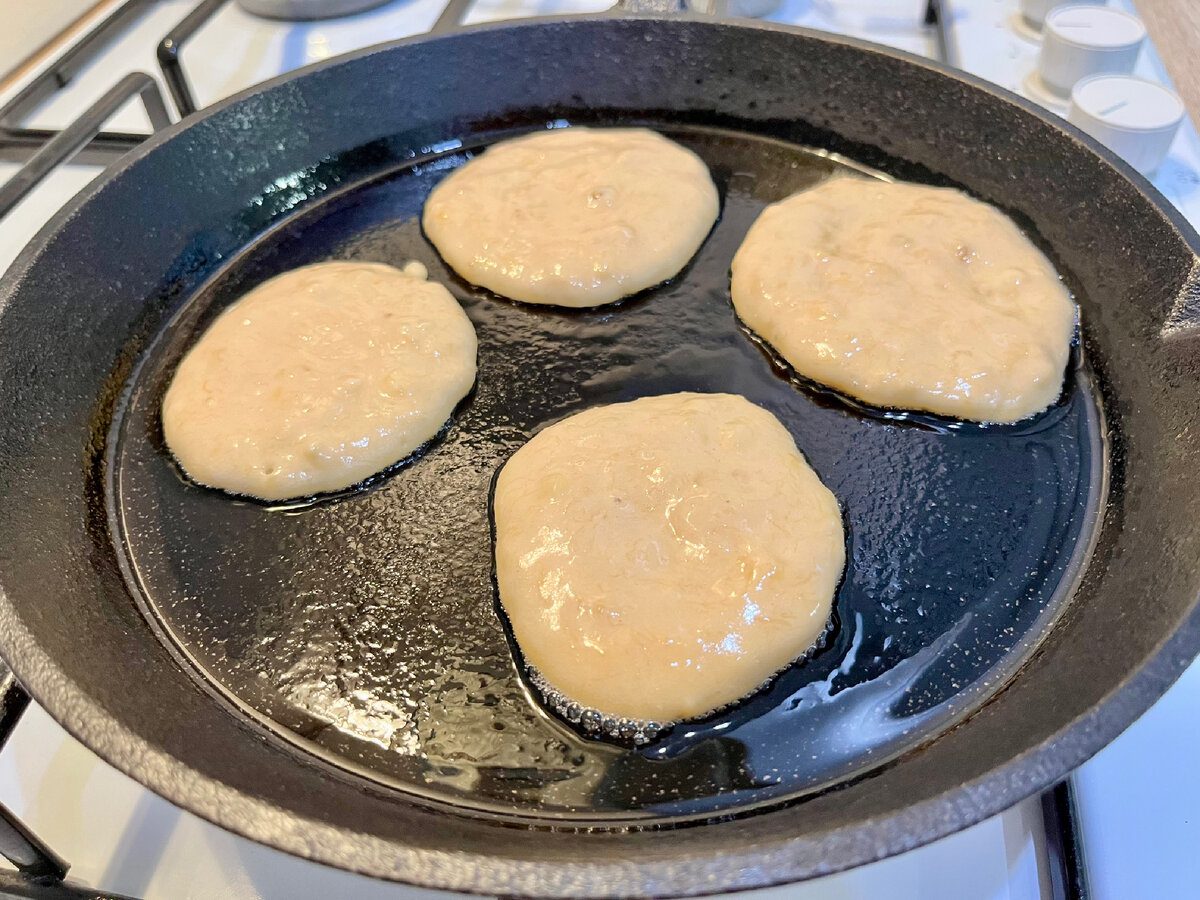 Кулінари розповіли, що додати в тісто на оладки, аби вони вийшли пишними та ніжними