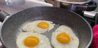 Кулінари пояснили, на якій сковорідці найкраще готувати яєчню