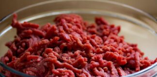 Господині розповіли, як визначити якість фаршу по кольору соку