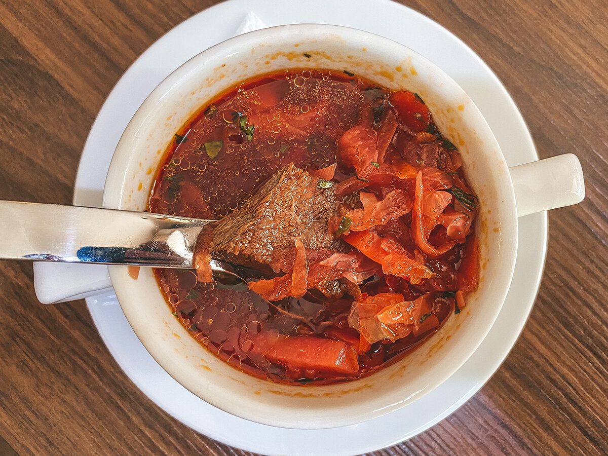 Експерти розповіли, чим можна замінити картоплю в борщі для кращого смаку та аромату