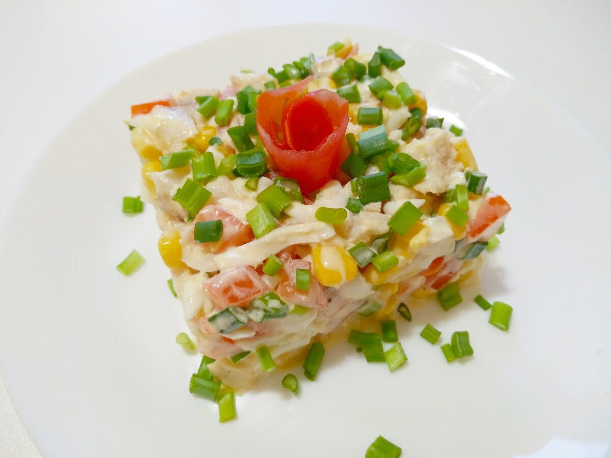 Кулінари розповіли, як приготувати смачний салат із рибою до святкового столу – вдалий рецепт
