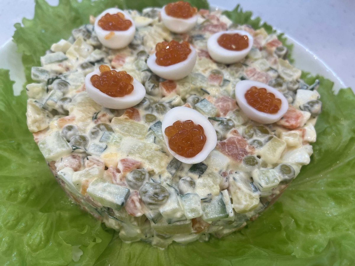 Експерти розповіли про головні нюанси вибору ковбаси в салат Олів'є, аби він вийшов смачним