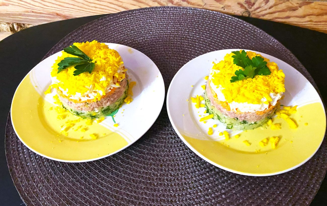 Як приготувати смачний салат із червоною рибою