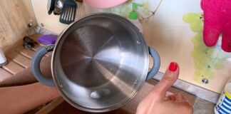 Господині розповіли, як очистити старі каструлі без хімії