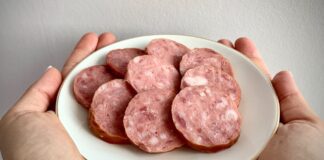 Як приготувати копчену ковбасу без коптіння