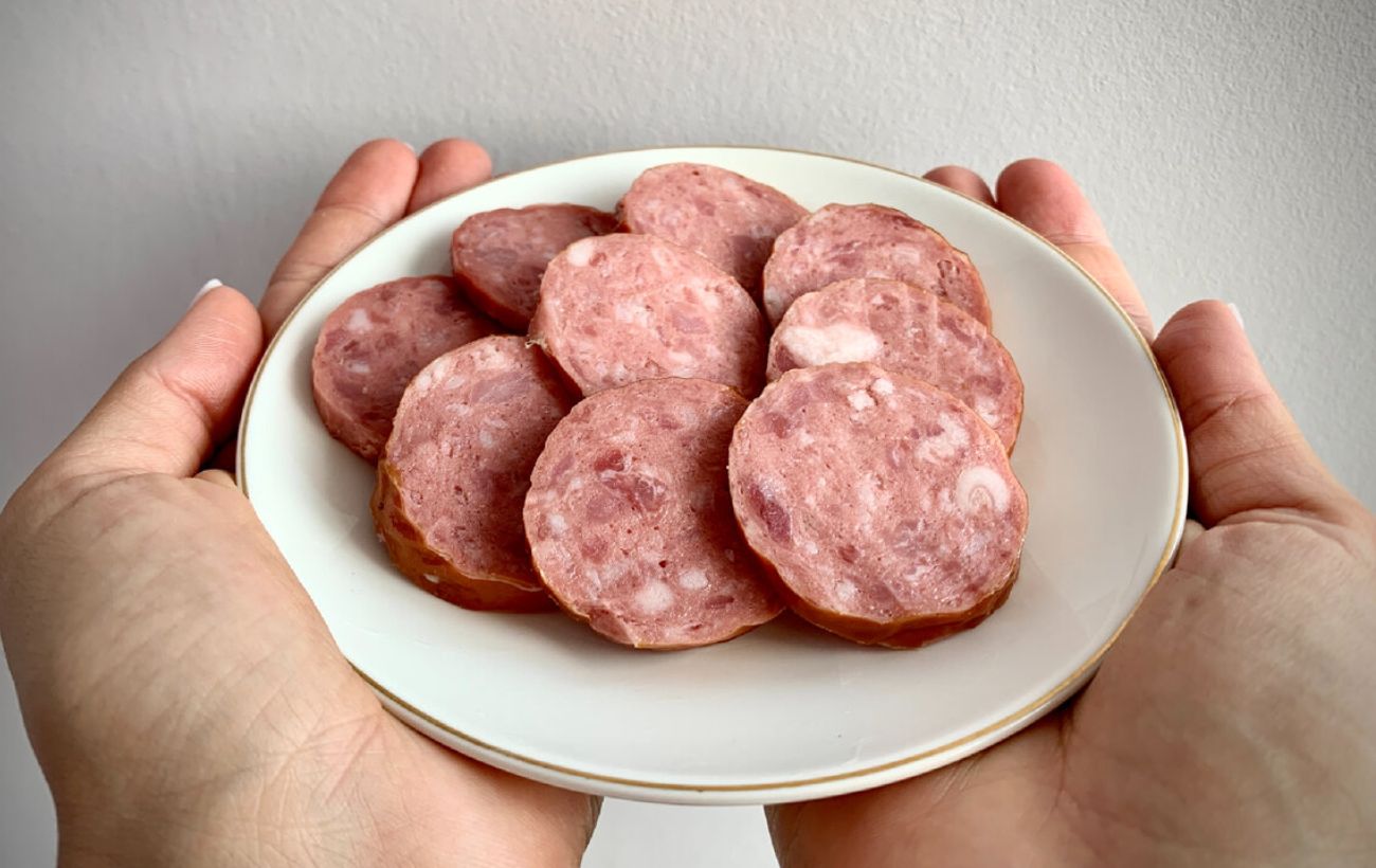 Як приготувати копчену ковбасу без коптіння