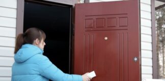 Господині пояснили, навіщо мити всі двері у квартирі з сіллю 