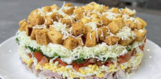 Господині розповіли рецепт святкового салату з пʼяти шарів 