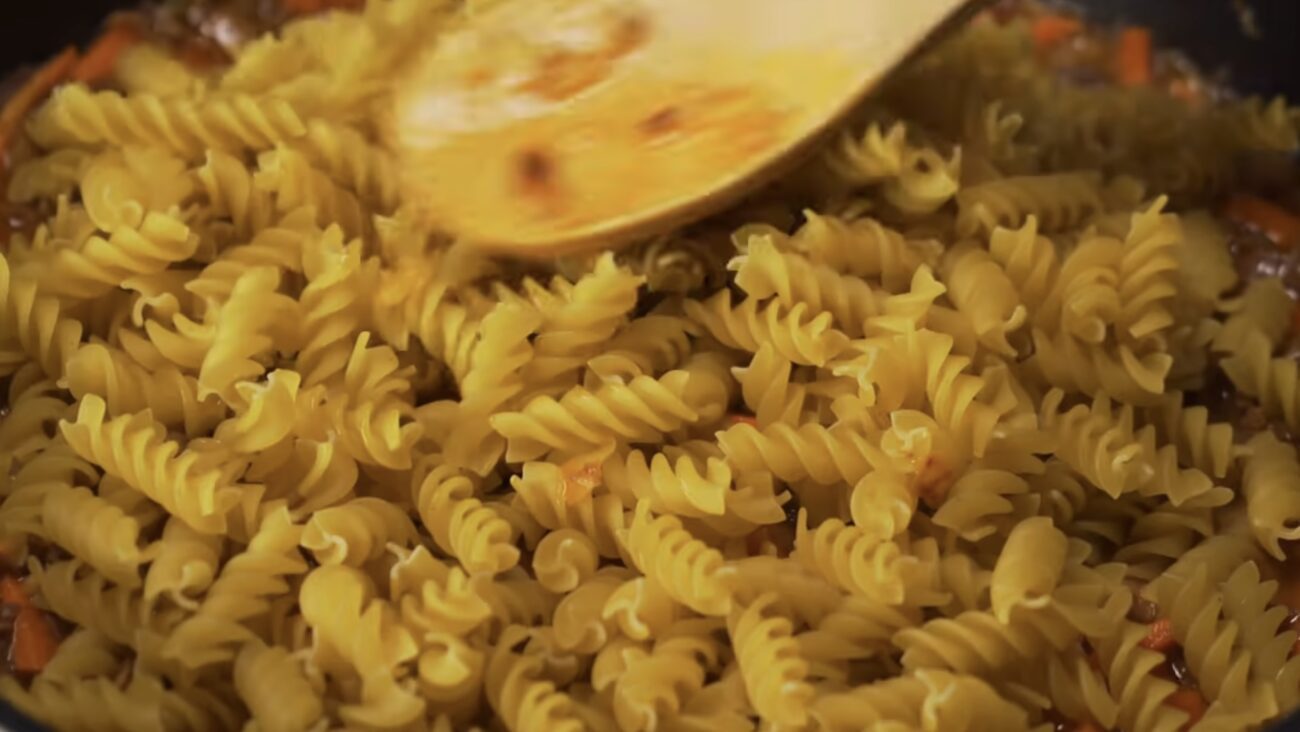 Господині показали, як приготувати ситну вечерю за 15 хвилин Господині показали, як приготувати ситну вечерю за 15 хвилин