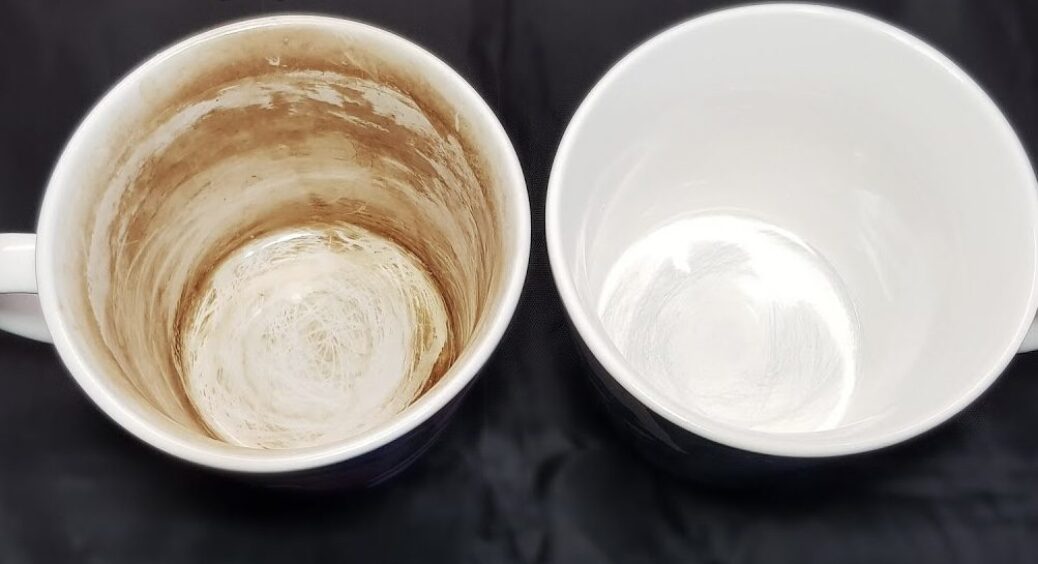 “Замизгані” чашки із застарілим нальотом відмиваю навіть без тертя: 1 ложка + кипʼяток, і прополоскала 