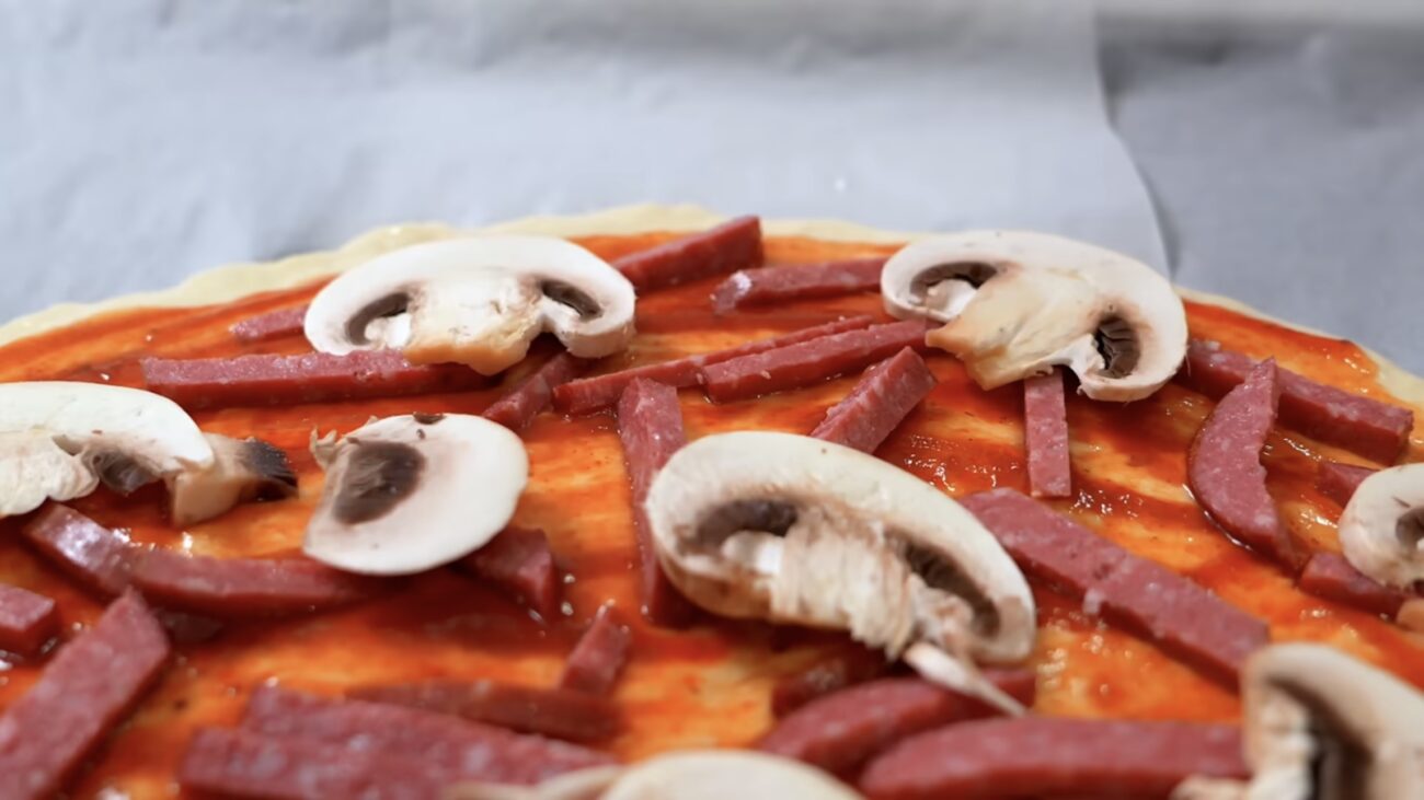 Господині розповіли, як приготувати смачну піцу швидко 