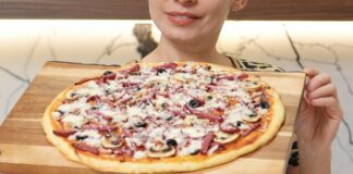 Господині розповіли, як приготувати смачну піцу швидко 