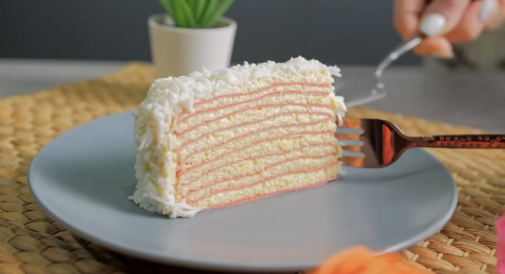 Взяла 10 крабових паличок і приготувала — торт: креативна закуска, яка стане шедевром на будь-якому застіллі 