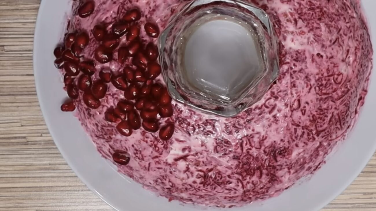 Господині розповіли рецепт креативного салату на святковий стіл 