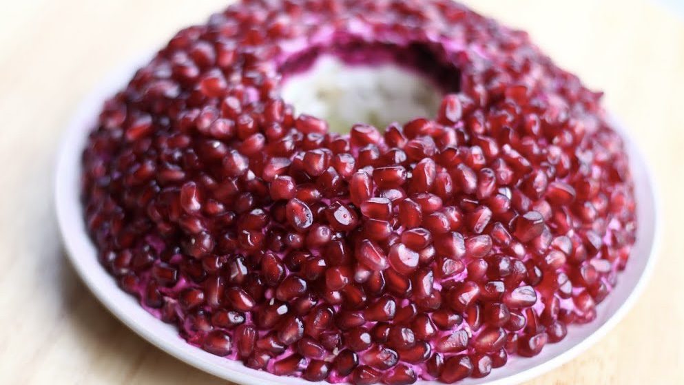 Господині розповіли рецепт креативного салату на святковий стіл 