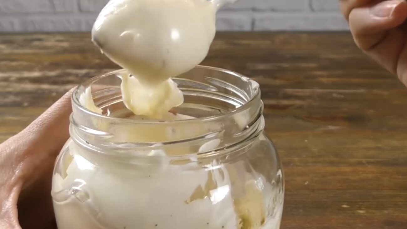 Господині розповіли, як приготувати корисний майонез без сирих яєць 