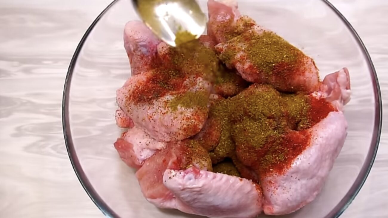 Господині розповіли, як приготувати смачну вечерю у духовці за 200 гривень 