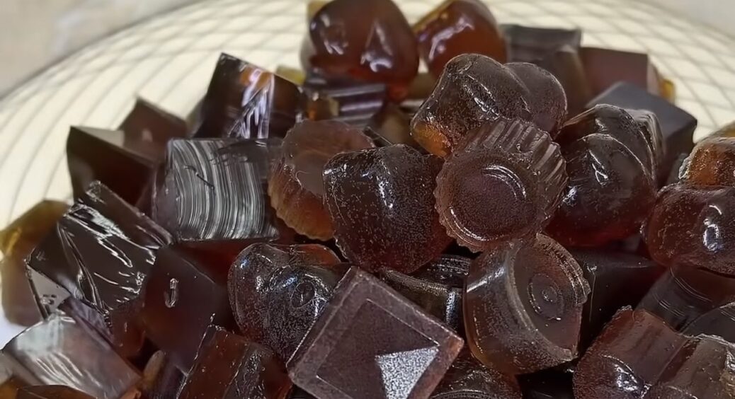 На 100 грамів цього мармеладу 32,5 калорії, а смак – наче то звичайний цукровий: роблю лише з 2 інгредієнтів 